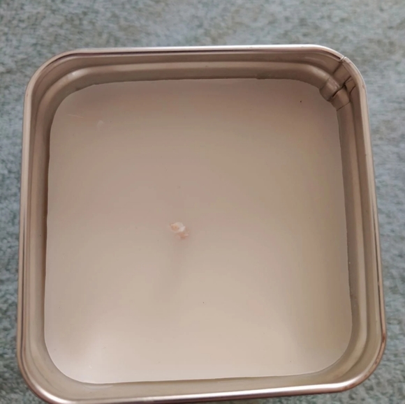 Hallmark Citrus Scented Candle - Picture 4 of 4